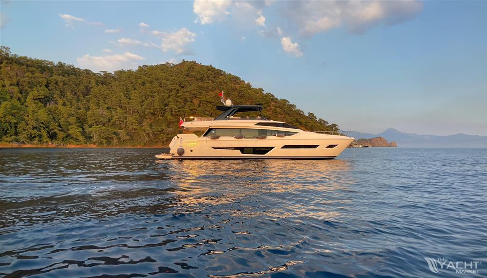 FERRETTI YACHTS 780