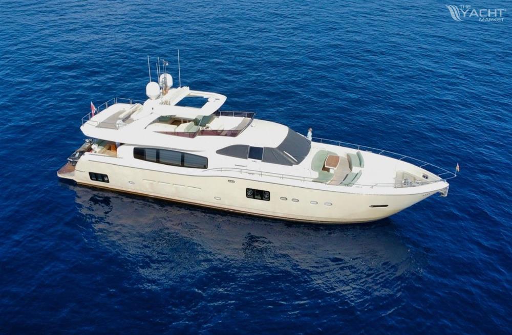 FERRETTI YACHTS ALTURA 840