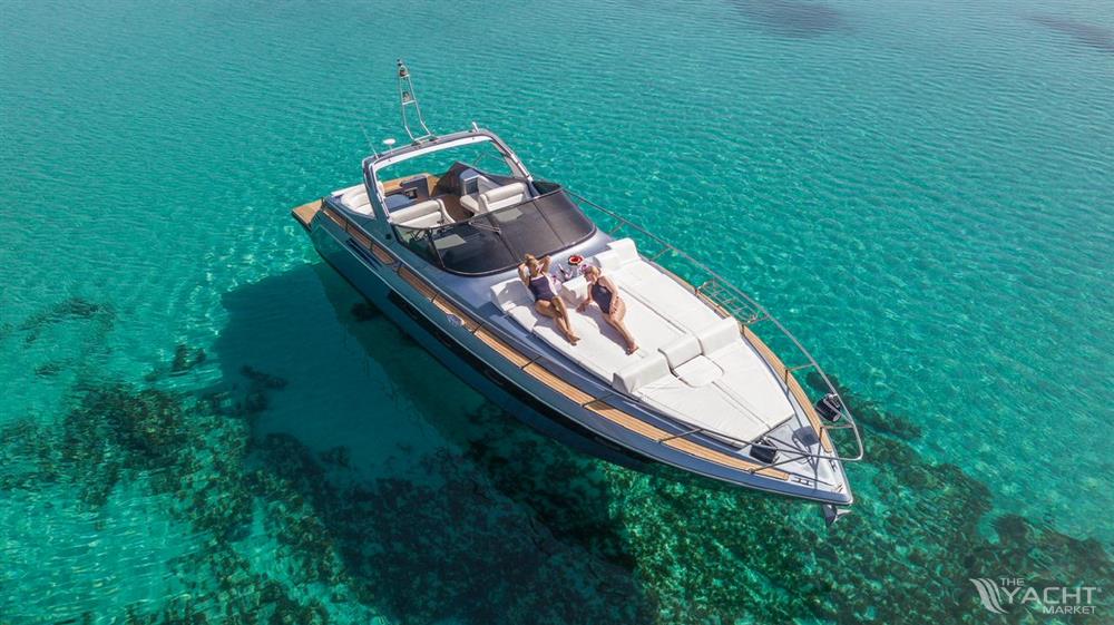 Cranchi Mediterran&#233;e 40