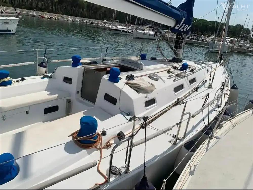 J Boats J133