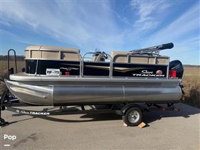 Sun Tracker Party Barge 16 DLX