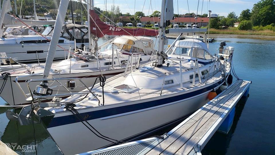 Hallberg-Rassy 37
