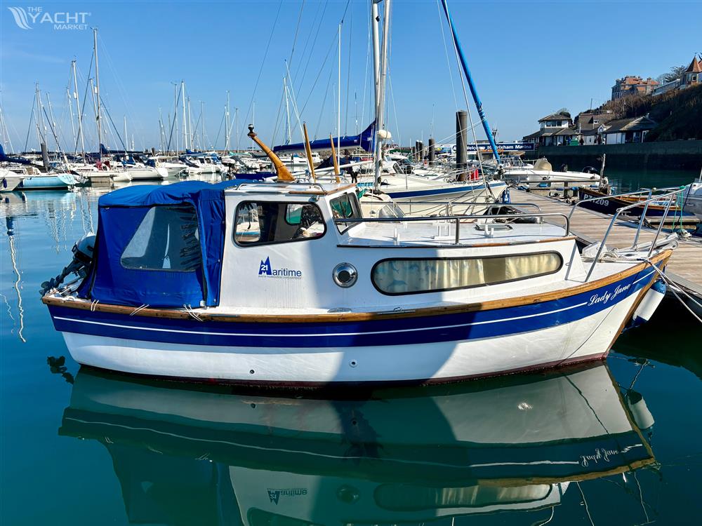 Maritime 21 - 1992 Maritime 21 boat docked in a marina, featuring blue and white design.