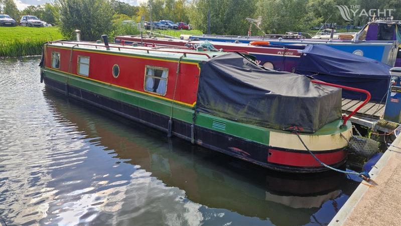  40ft Cruiser Stern narrowboat called Beatrice