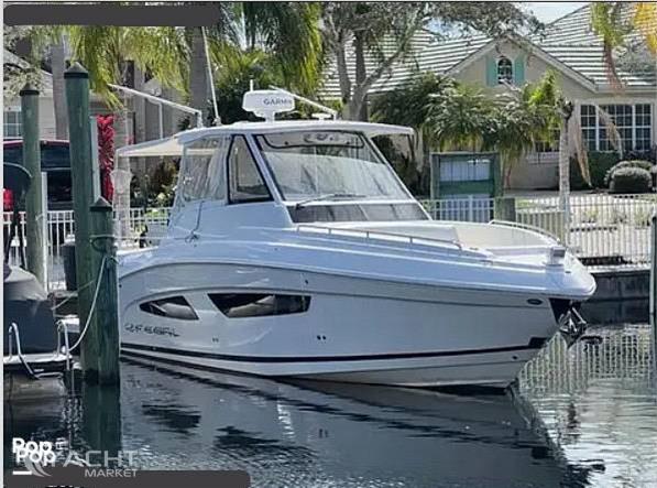 Regal 33 SAV - 2019 Regal 33 SAV - Photo #1