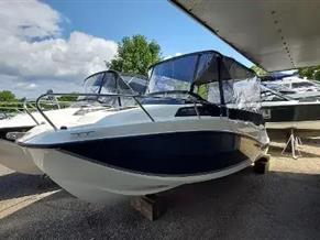 Quicksilver Activ 555 Cabin