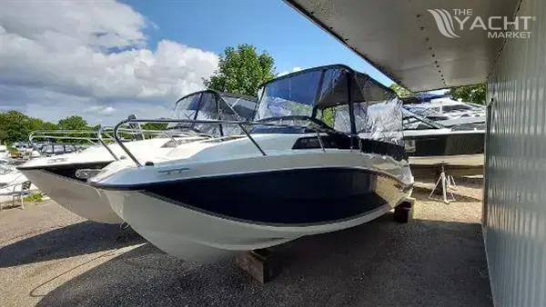 Quicksilver Activ 555 Cabin