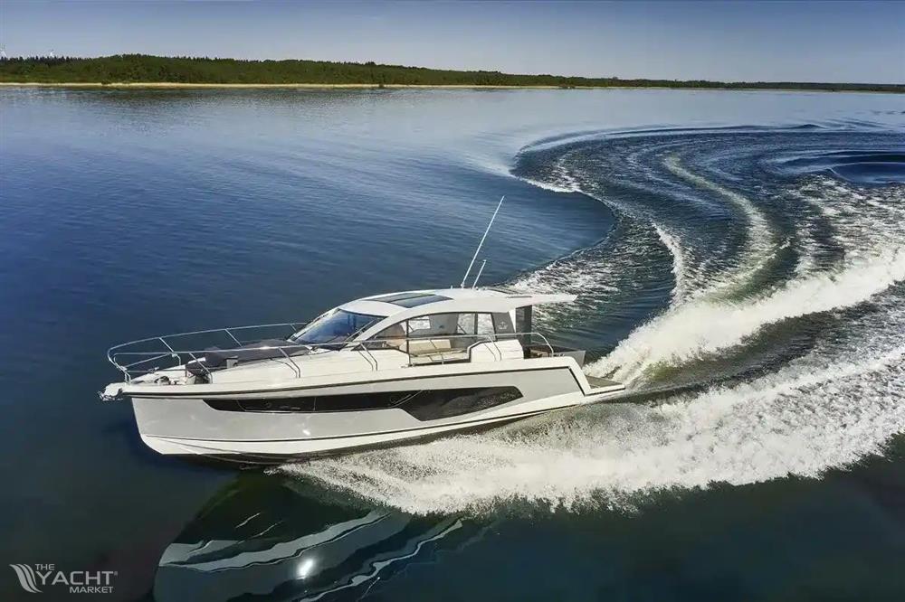 Sealine C335