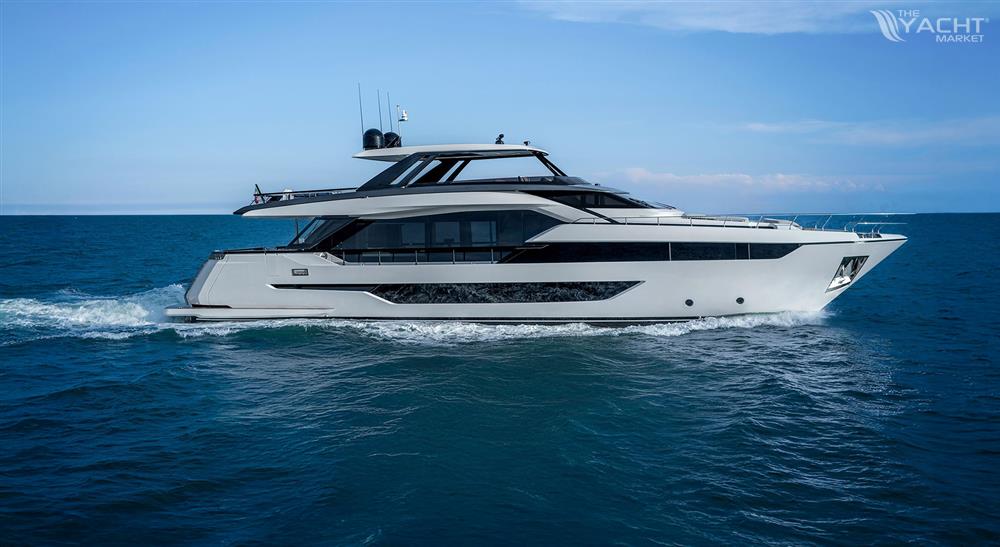 FERRETTI YACHTS 940