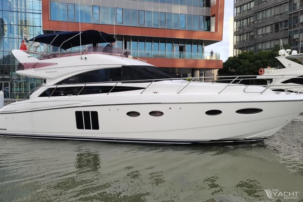 Princess 54 Flybridge Motor Yacht