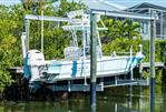 Robalo 246 Cayman - Lift Kept