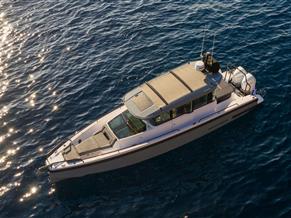 Axopar 37 Cross Cabin