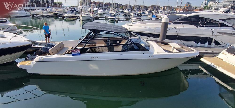 Greenline Neo - 2018 Greenline Neo boat docked in a marina, surrounded by other vessels.