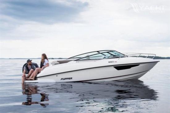 Flipper 650 DC - 2026 Flipper 650 DC boat on calm water with two people relaxing.