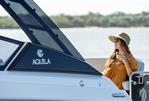 Aquila 32 Sport - Aquila 32 Sport 2026 boat with woman relaxing, holding a drink, wearing a hat.