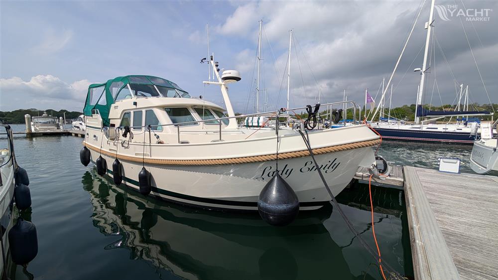 Linssen Grand Sturdy 380 AC - 2008 Linssen Grand Sturdy 380 AC yacht docked at marina, featuring elegant design and green canopy.