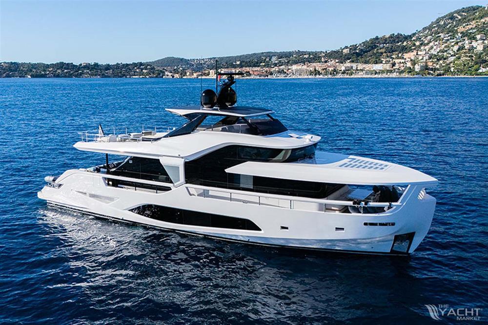 Ferretti yachts Infynito 80