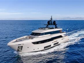 Ferretti Custom Line Navetta 33