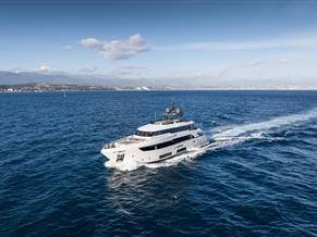 Custom Line Ferretti group Custom line Navetta 33