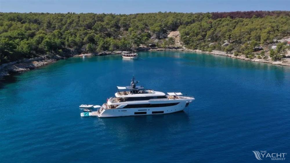 Ferretti Custom Line Custom Line Navetta 33