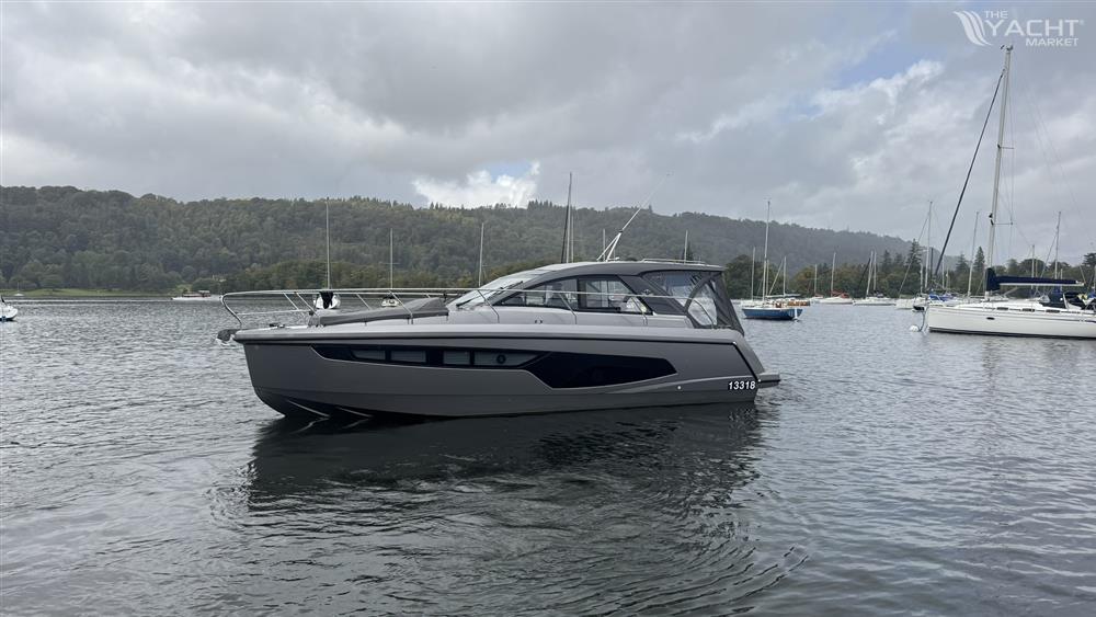 Sealine S335