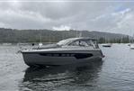 Sealine S335