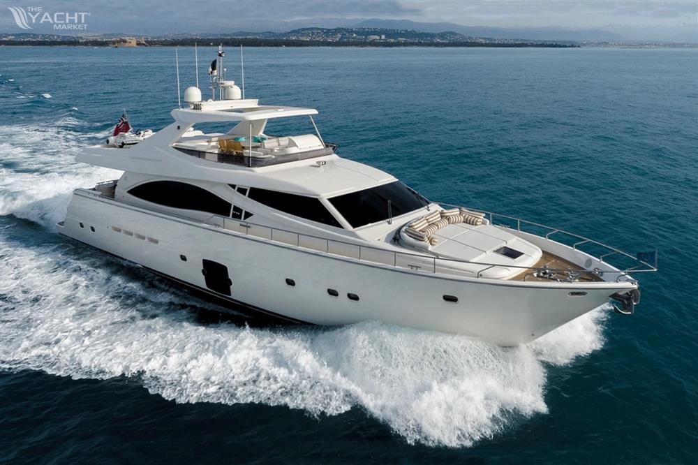 FERRETTI 830
