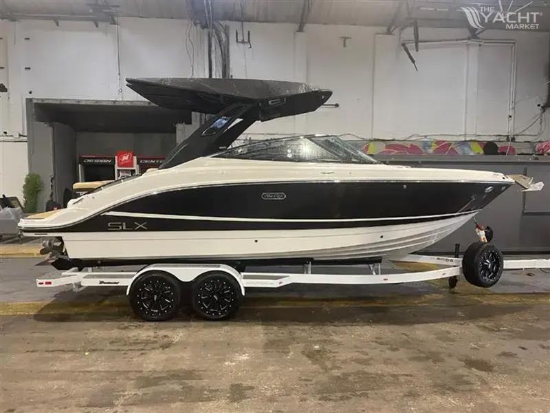 Sea Ray SLX 260