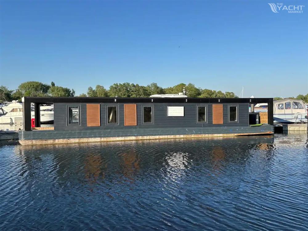 Houseboat 60 x 13
