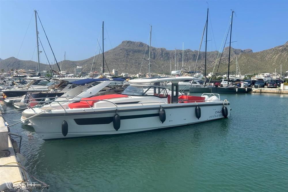 Nimbus T11 T-TOP - 2022 Nimbus T11 T-TOP boat docked in a scenic marina with mountains.