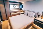Sunseeker Manhattan 68 - 23 - Master Cabin