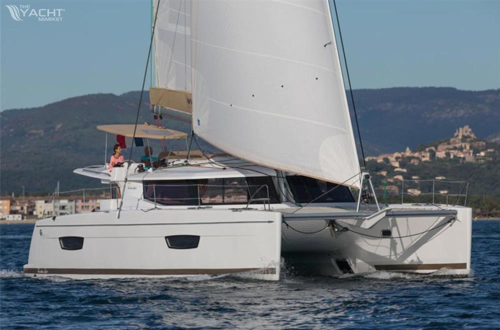 Fountaine Pajot Helia 44