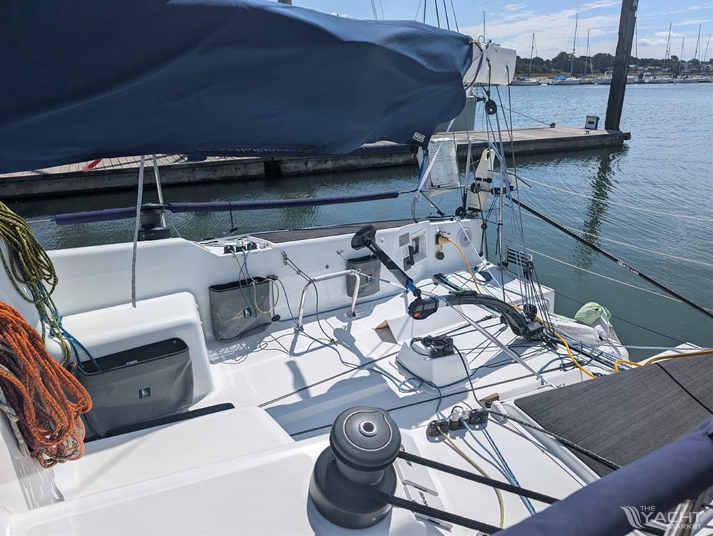 Jeanneau Sun Fast 3300 - Layout Image