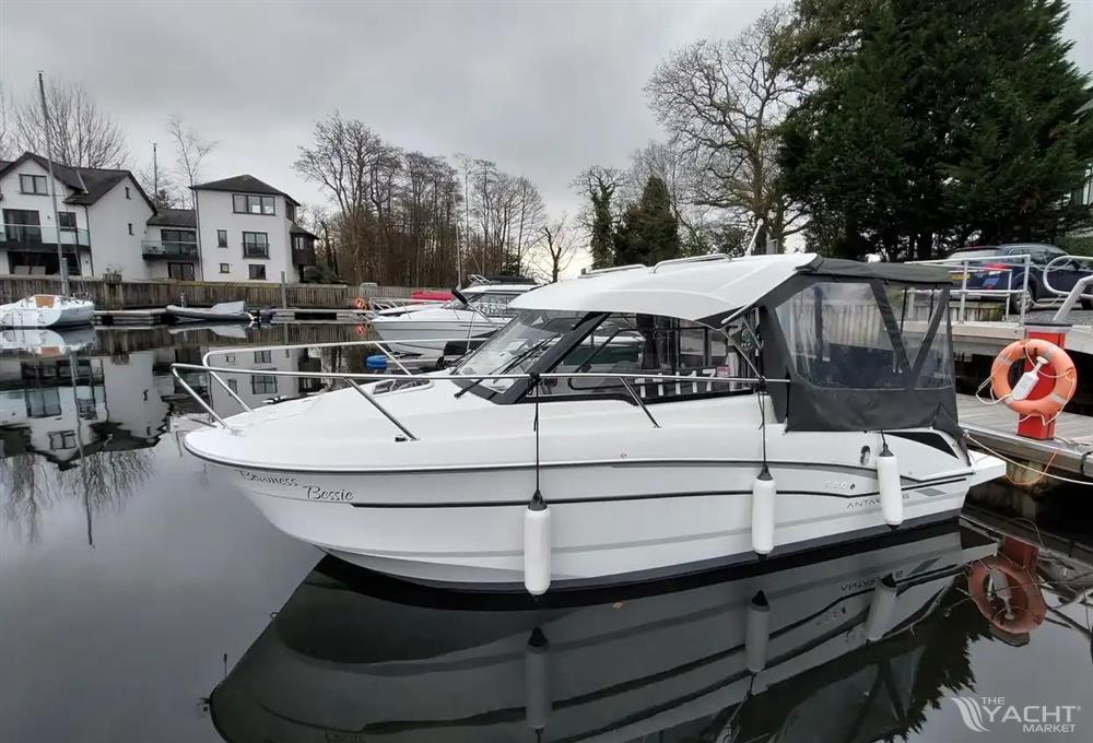 Beneteau Antares 6