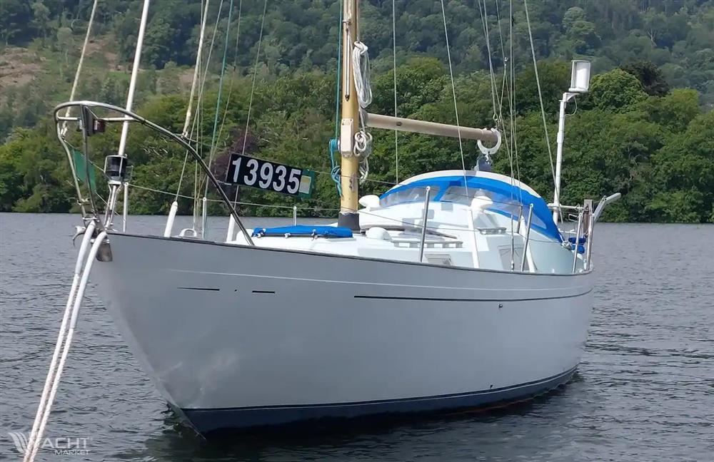 Camper &amp; Nicholsons 32