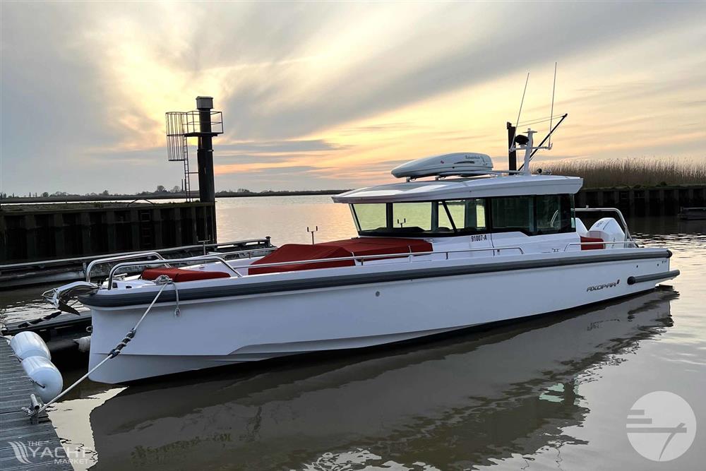 Axopar 37 Cross Cabin