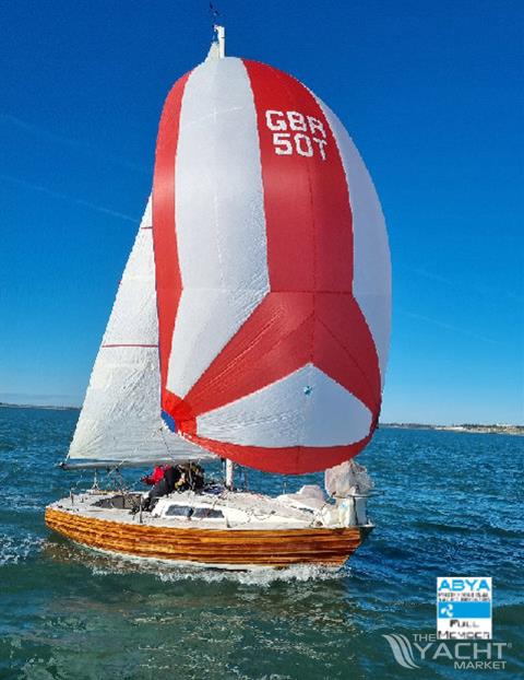 Classic Yacht Mullins Monarch 23