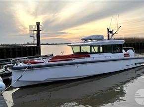 Axopar 37 Cross Cabin