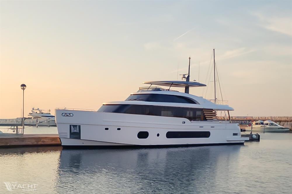 AZIMUT 25 M Magellano