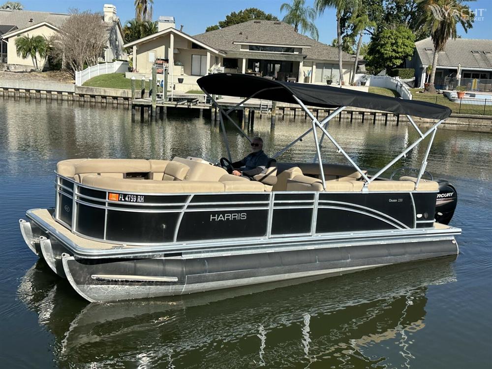 Harris 220 Cruiser Tritoon