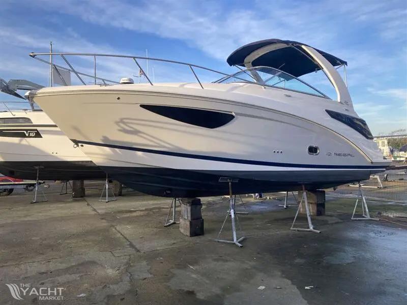 Regal 26 Express Cruiser