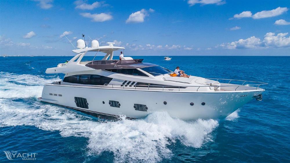 Ferretti Yachts 800
