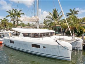 Lagoon 42 Owners Version