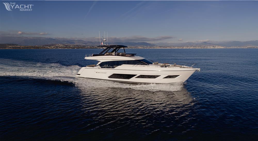 FERRETTI YACHTS 720