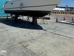 Cruisers Yachts 320 Express