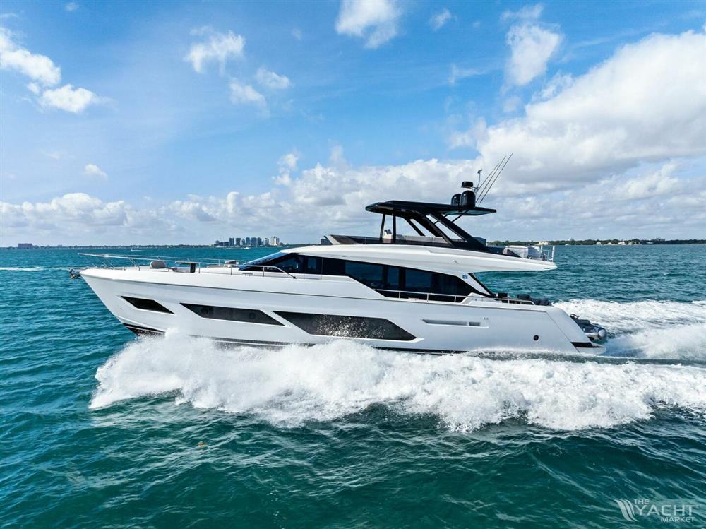 Ferretti Yachts 720