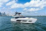 Ferretti Yachts 720
