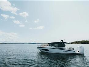 Nordkapp Coupe 905 v12