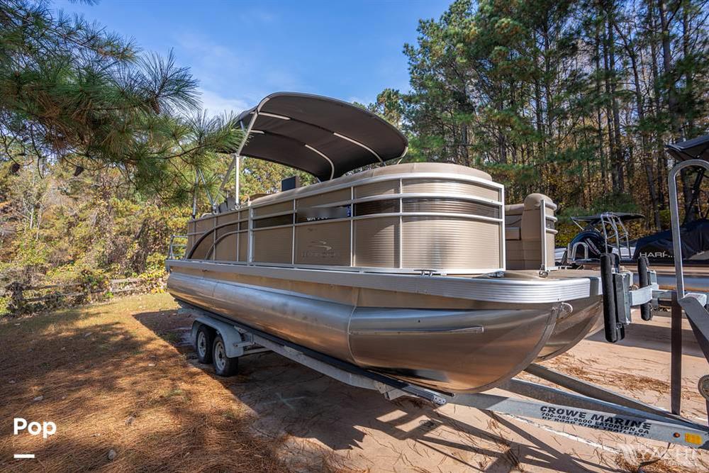 Bennington S22 - 2022 Bennington S22 - Photo #1