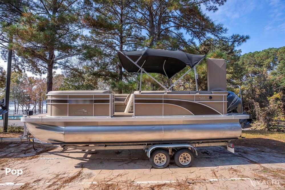 Bennington S22 - 2022 Bennington S22 - Photo #1